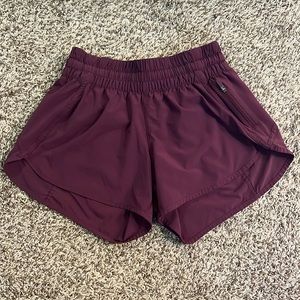 Lululemon tracker short 4”